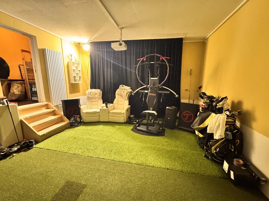 Garage mit Indoorgolf